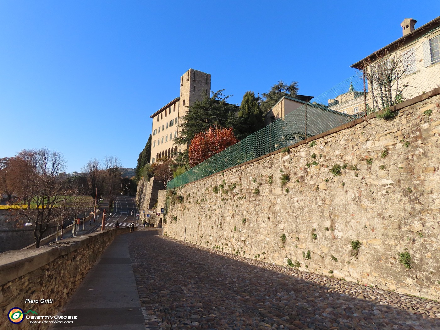 50 Scendo sul Viale delle Mura.JPG